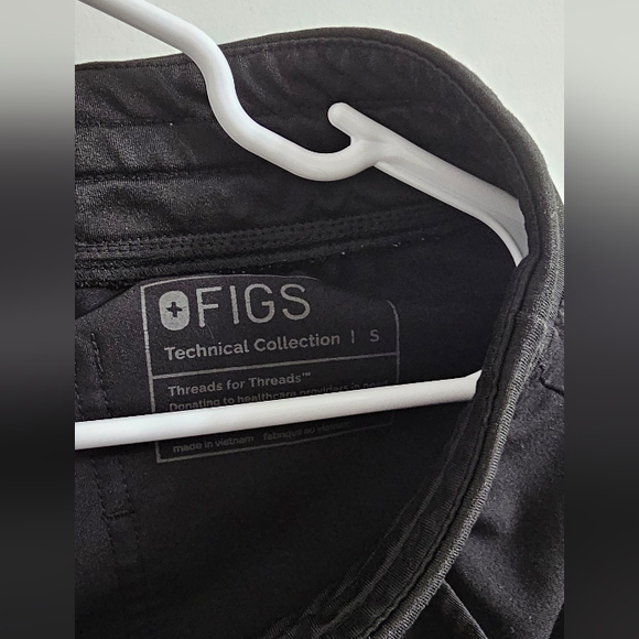 Figs Zamora Joggers in Black - Picture 3 of 4